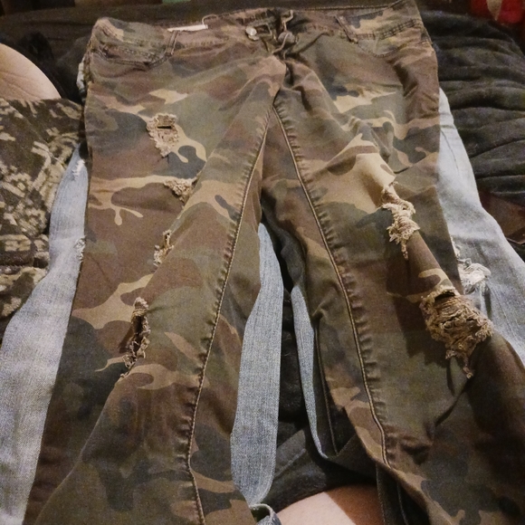 Women's Jean's bundle - Picture 2 of 6